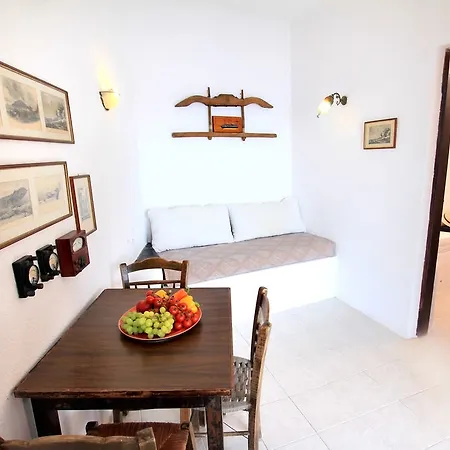 בית הארחה Amoudi 2*