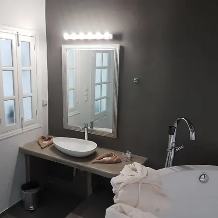 Amoudi בית הארחה